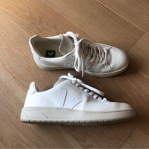 Veja V-12 classic low-top sneaker